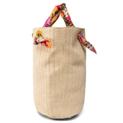 sac de plage beige et fleurs